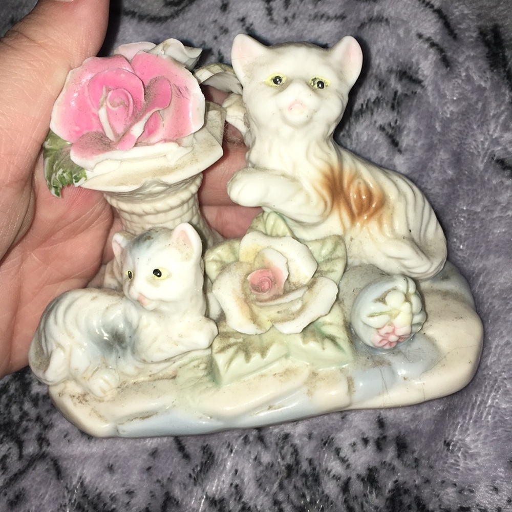 Cat statue